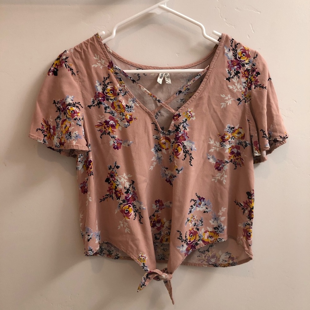 Tied tee crop top